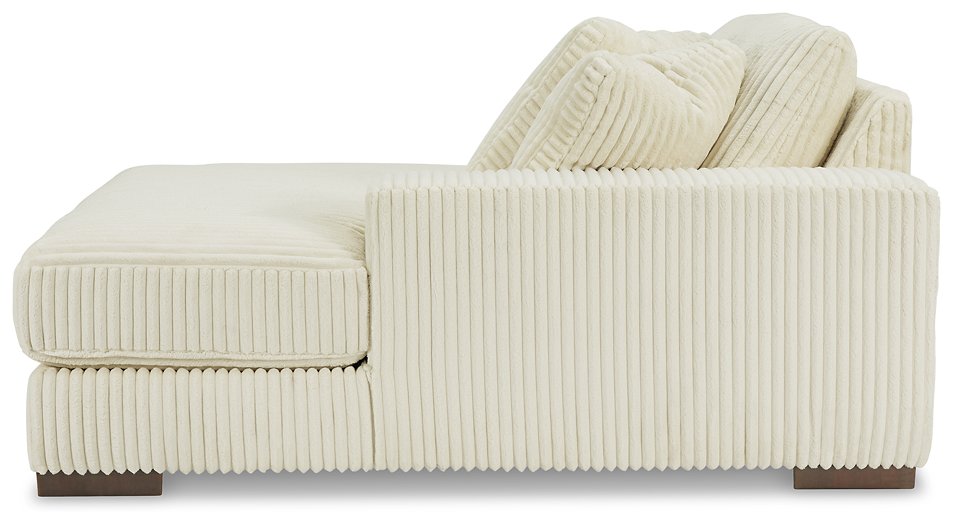 Lindyn Super Chaise